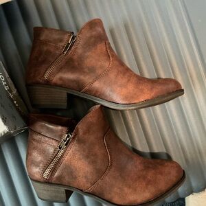 Sun + Stone Brown Ankle Boots – Size 5M